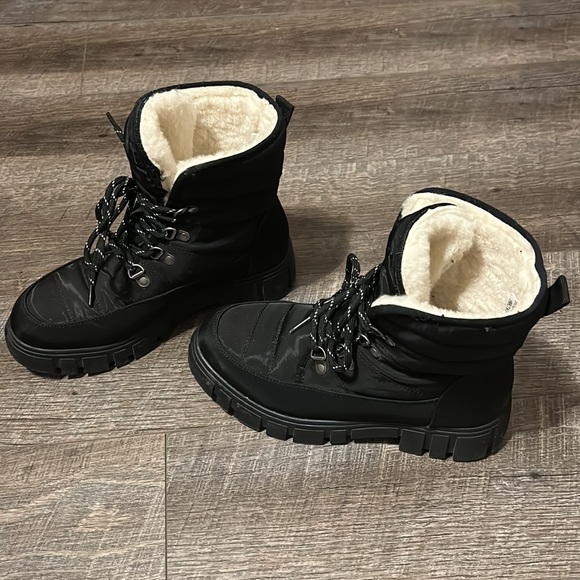 Winter boots - Picture 2 of 3